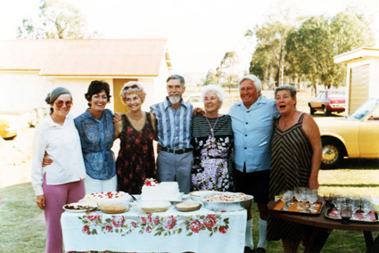 Mary, Maureen, Marge, John, Sadie, Jim, and Vonnie Hammill at Toogoolawah ca 1983. Click to view larger image.
